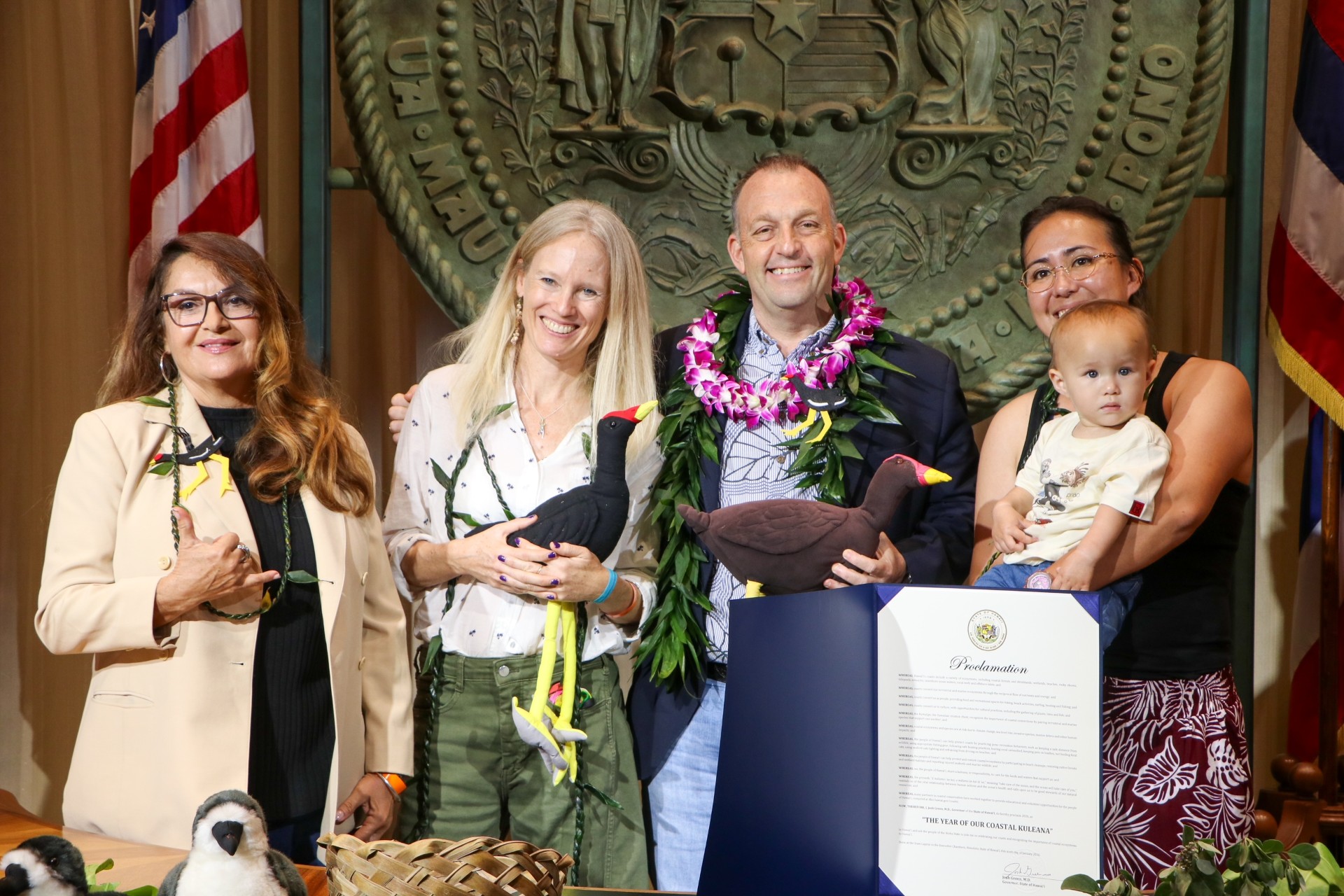 Pacific Birds employee Helen Raine poses for a photo next to Hawaii Governor Josh Green and two women.